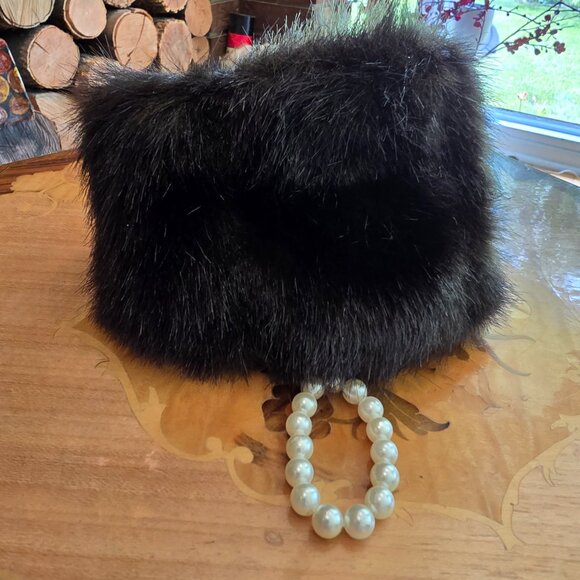 Vintage Fur Collar with Pompoms & Pearls, Child / Youth Size - Picture 3 of 10